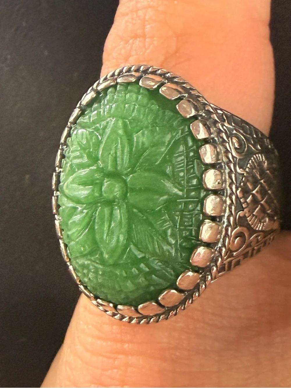 VTG Green Jade Floral Carved Stone Statement Ring Sz 5
